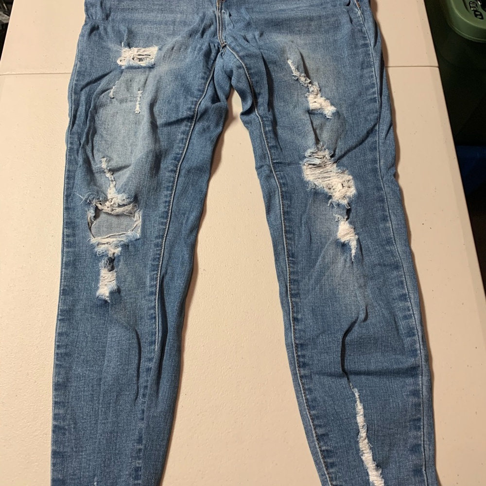 Juniors Destroyed Jeans